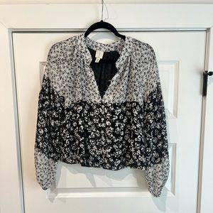 Joie black and white cropped blouse. Size M.